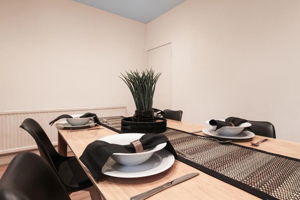 1 bedroom in a house share to rent - Photo 1