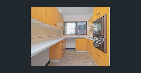 Conveniently located - Photo 4