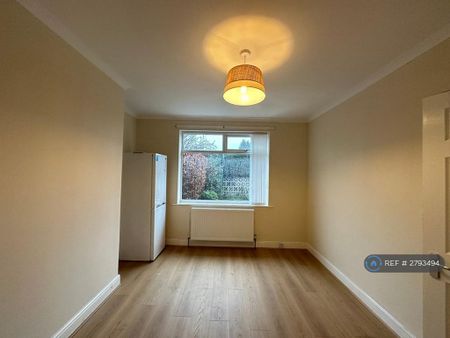 3 bedroom semi-detached house to rent - Photo 5