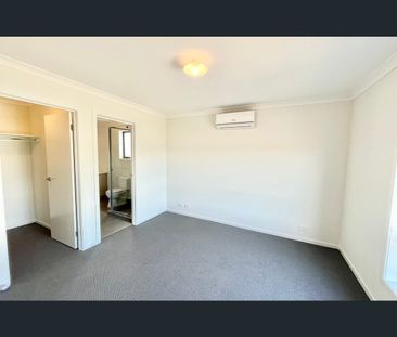 7 Giggs Street, Deanside, Vic 3336 - Photo 4