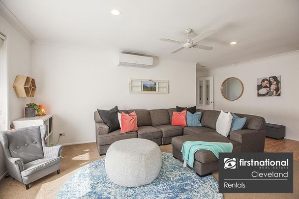 ENTERTAINERS DELIGHT WITH HUGE SPARKLING POOL FOR QLD SUMMER! - Photo 1