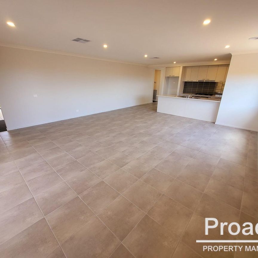 Brand New 4-Bedroom Family Home in Manor Lakes - Photo 1