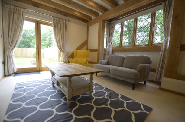 5 bedroom Detached house to rent - Photo 1