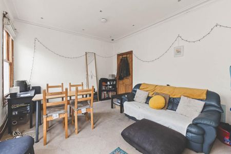 3 bedroom flat to rent - Photo 2