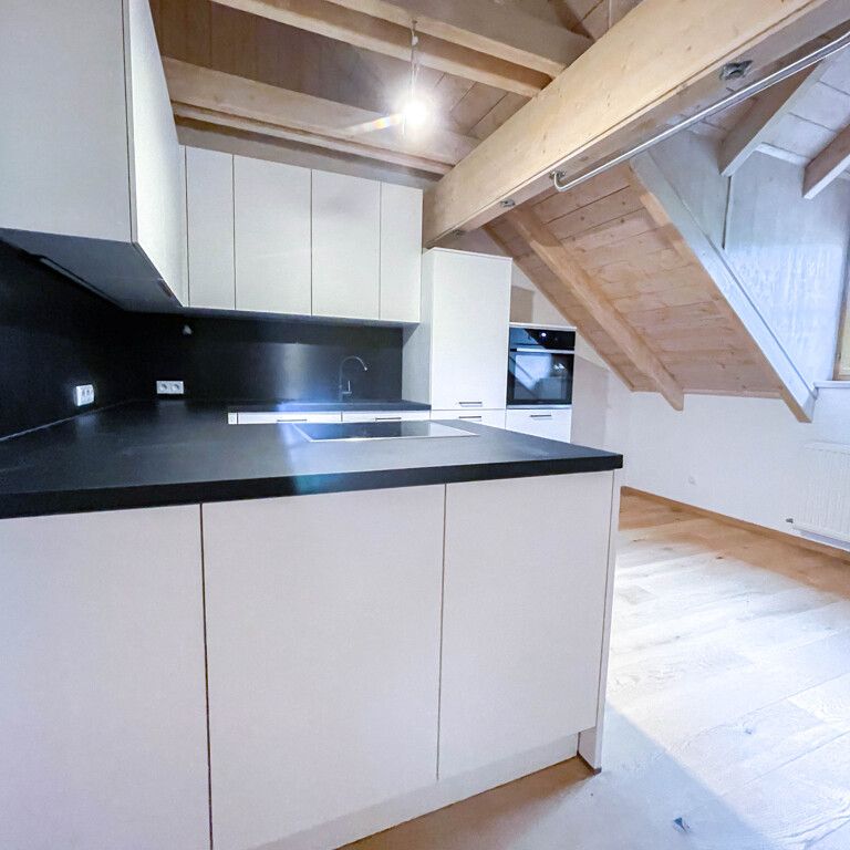 Renovierte Dachgeschosswohnung mit 3- Zimmer Wohnung und Küche - Foto 1