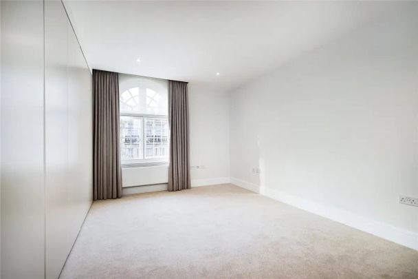 3 bedroom flat in 177 Sloane Street - Photo 1