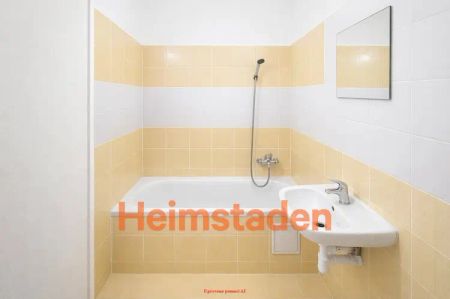 Pronájem bytu 1+kk 28 m - Fotografie 3