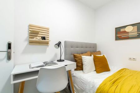 Calle de Tetuán, Madrid, Community of Madrid 28013 - Photo 2