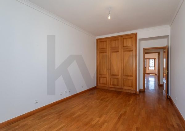 Apartamento T4 em Lisboa