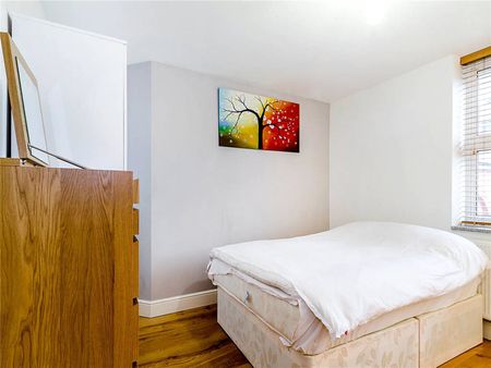 Richmond Court, N8, London - Photo 3