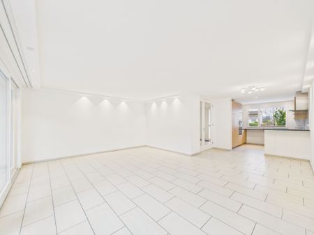 Modern 6.5-room single-family house in Reinach - Photo 4