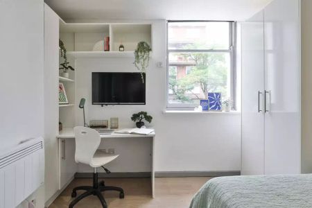Classic 2 Bed Apartment - Photo 5