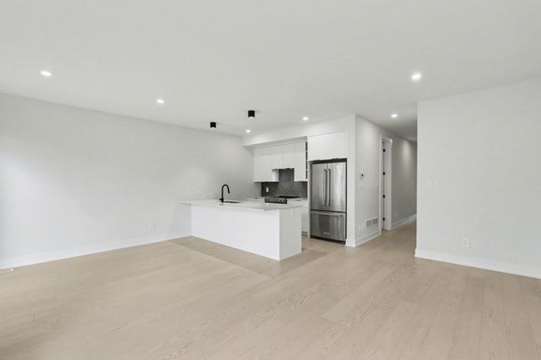 For Lease - 1965 Upperpoint Gate Unit# 147, London South, Ontario - Photo 1