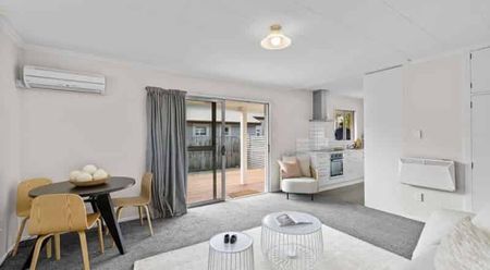 MERIVALE - TWO BEDROOM UNIT WITH GARAGE AND LARGE SECTION - Photo 4