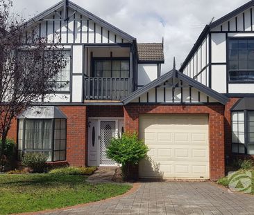 TUDOR STYLE TOWNHOUSE IN TRANQUIL LOCATION - Photo 3