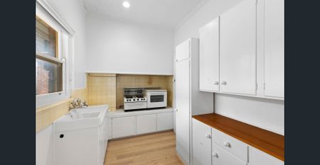 Light-Filled Apartment in Leafy Travancore! - Photo 3