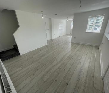 3 bedroom detached house to rent - Photo 2