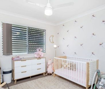 Stunning 4-Bedroom Home with Huge Backyard & Outdoor Entertaining - Photo 6