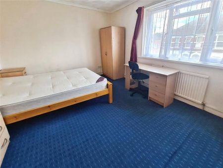 4 bedroom terraced house to rent - Photo 4