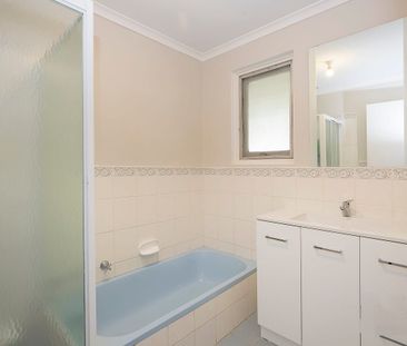 Homey and Charming - 3-Bedroom House - Photo 4