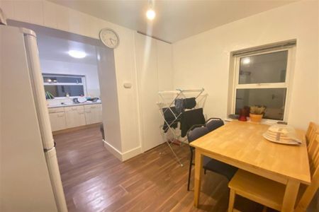 4 bedroom semi-detached house to rent - Photo 2