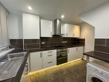 2 bedroom maisonette to rent - Photo 2