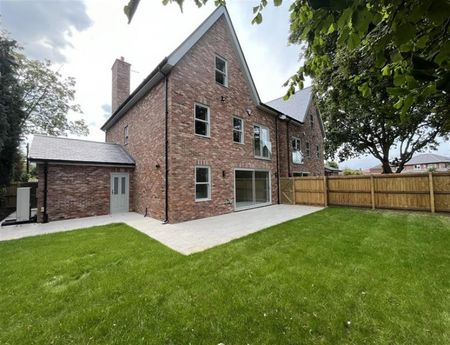 Albert Close, Cheadle - Photo 3