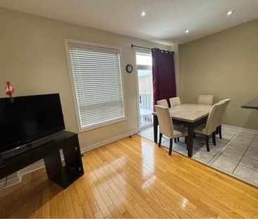 For Lease - 866 Khan Crescent, Mississauga, Ontario - Photo 4