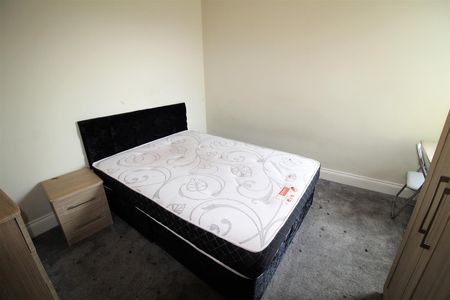 Room For Rent 316 Fawcett Road, Southsea - Photo 2