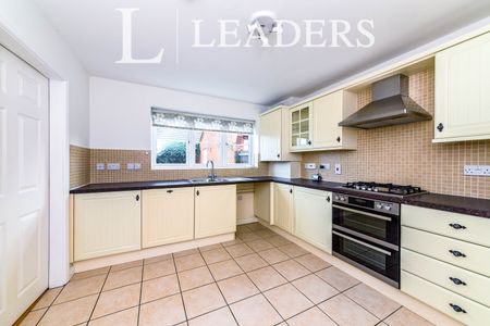 3 bedroom house to rent Ross Drive, Stamford, PE9 - Photo 5