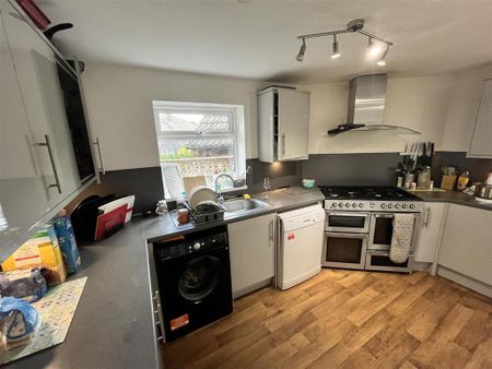 1 bedroom in a house share to rent - Photo 5