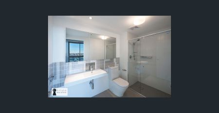 Top Foor - Modern Apartment - Great Location - Photo 5