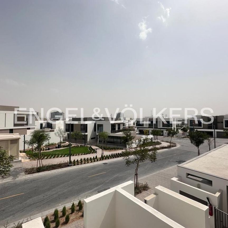Exclusive | Near Pool and Park | Vastu - Photo 1