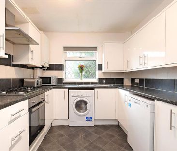 6 bedroom terraced house to rent - Photo 2