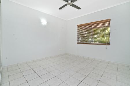 PERFECT PRICE - PERFECT LOCATION - PERFECT UNIT! - Photo 3