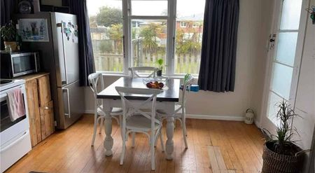 Spacious 3-Bedroom Family Home for Rent Ã¢ÂÂ Perfect Location in Devon - Photo 3