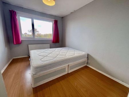 1 bedroom in a house share to rent - Photo 3