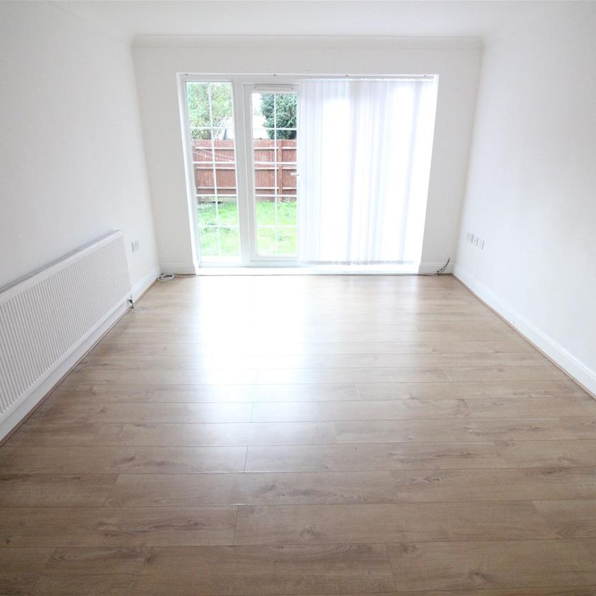 Bridge Road, Hounslow - Photo 1