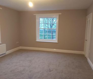 3 bedroom end of terrace house to rent - Photo 3