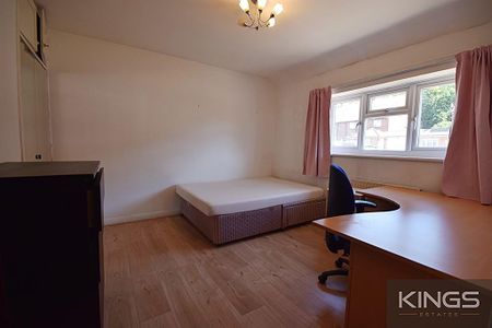 5 bedroom semi-detached house to rent - Photo 5