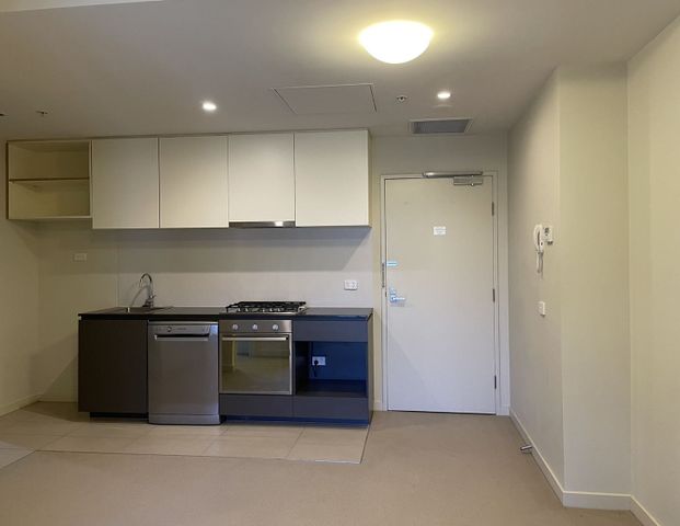 Lovely Apartment in a Great Location - Photo 1