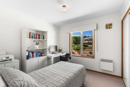 Quality Cambridge Home Offering Comfort and Convenience - Photo 5