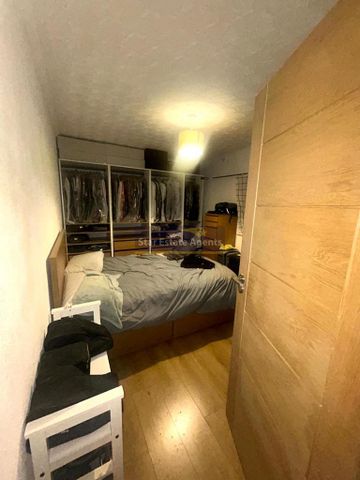 1 bedroom in a flat share to rent - Photo 5