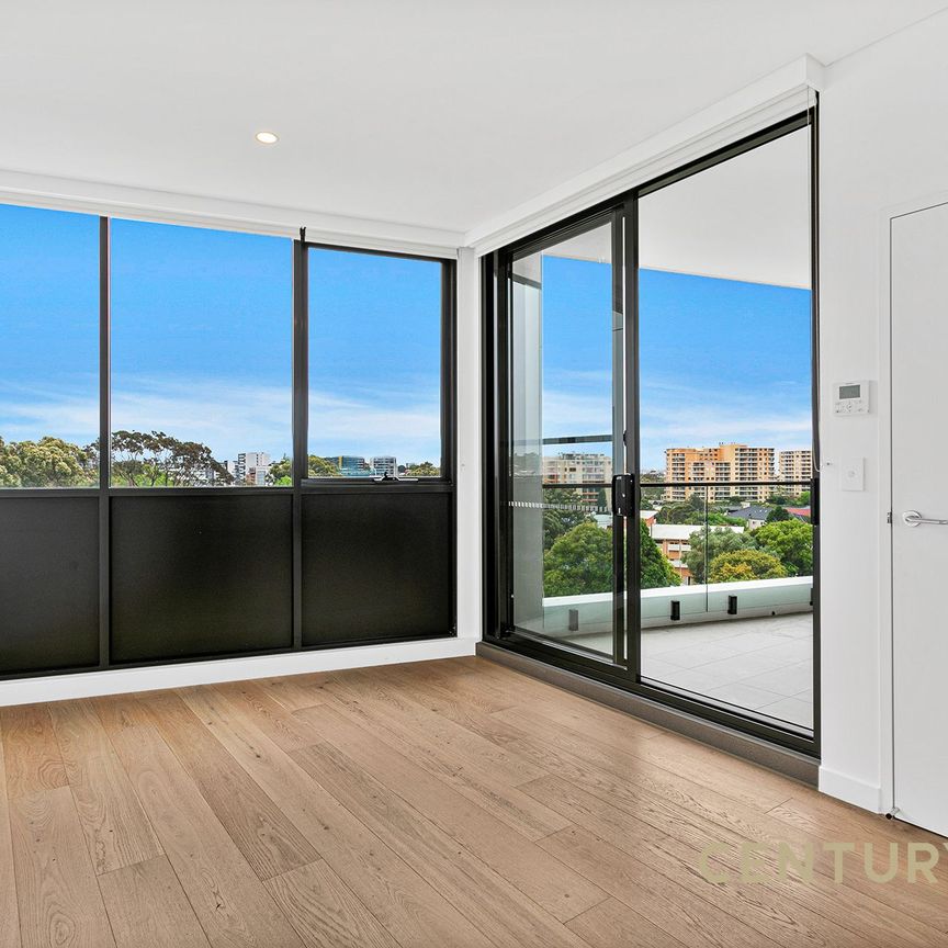 Newish One Bedroom Apartment with City Views - Photo 1