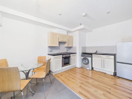 2 bedroom flat to rent - Photo 3