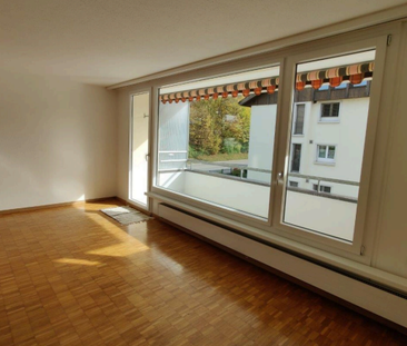 Ruhige grosszügige 4.5-Zimmer-Wohnung mit Terrasse in Stallikon - Photo 1