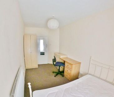 4 bedroom terraced house to rent - Photo 1