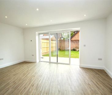 2 bedroom end of terrace house to rent - Photo 3