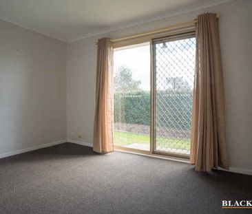 Single level, three bedroom townhouse - Photo 2