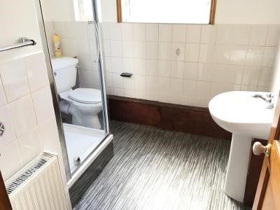 Room in a Shared House, Very Near Craven Avenue Area, W5 - Photo 3